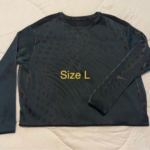 💥New💥Nike Running Division Top’s Size S and M